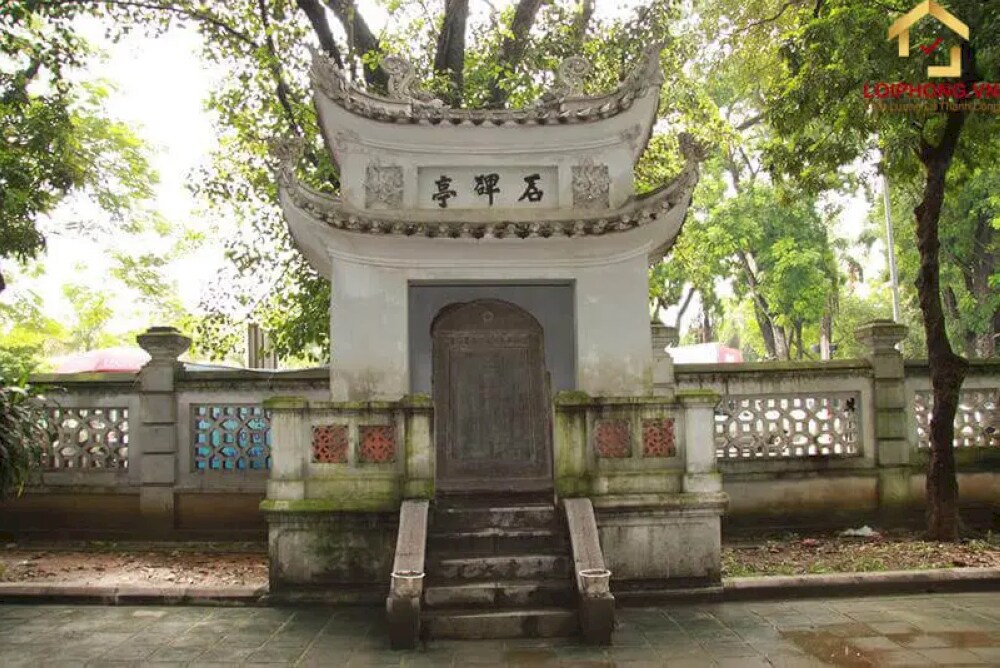 It is believed that the stella also contains important records of religious and cultural practices related to the worship of Tran Vu
